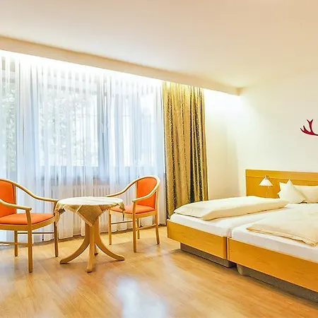 Und Zum Kreuz فندق