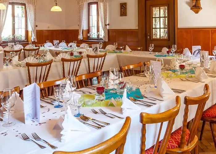 Und Zum Kreuz Szálloda 3*