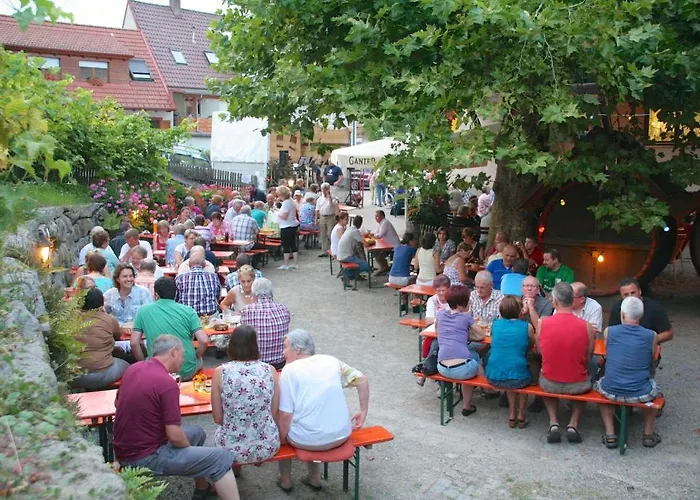 Und Zum Kreuz Szálloda